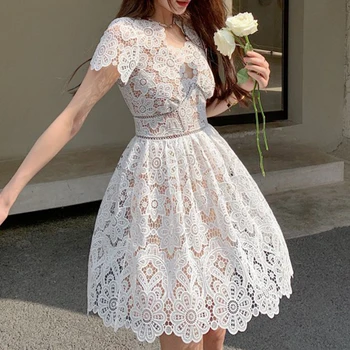 Baltos spalvos Nėrinių Suknelė Moterims Drabužių Kablys Gėlių Tuščiaviduriai V-kaklo 2023 Vasaros Elegantiška Vintage Bodycon Suknelės, Šaliai, Prabangus Dizainas